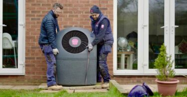 Solar and heat pump sales surge UK as households move away from fossil fuels