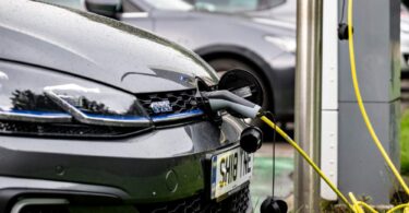 Kerbside EV charging costs in the UK with electric vehicle charging at public street charge point
