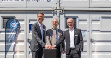 TÜV SÜD hydrogen testing laboratory opening with executives and Bavarian minister at Garching facility